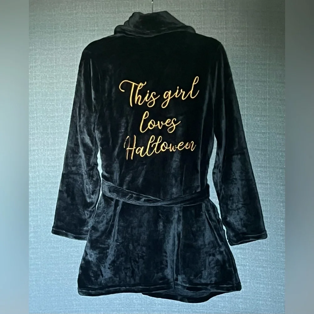 NWT Spooky Night Black Plush Robe This Girl Loves Halloween Embroidery w Tie - Picture 3 of 3